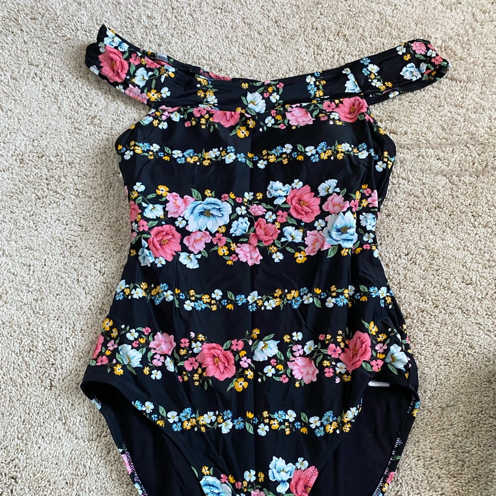 Womens Old Navy Medium Swimsuit